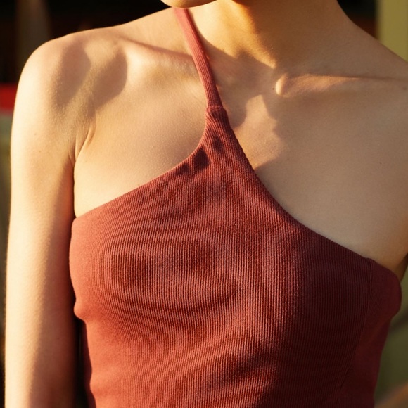 Asymmetrical one shoulder ribbed dress - Picture 2 of 4